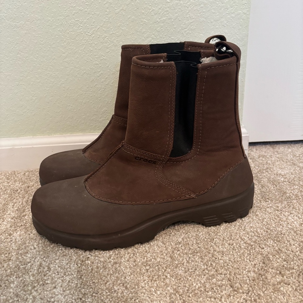 Crocs Greeley Slip On Sherpa Lined Leather Boots In Brown Men’s Size 8 - Picture 3 of 7